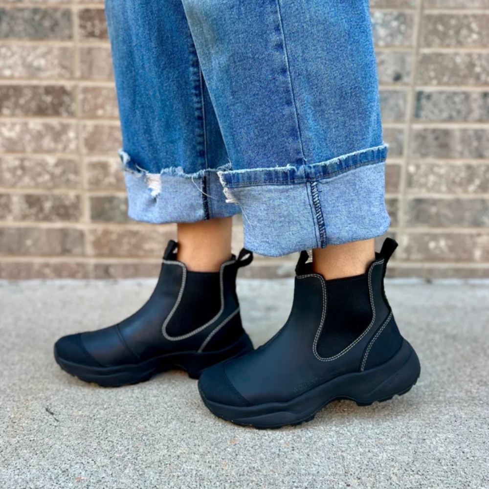 Woden Siri Waterproof Chelsea Boot in Black